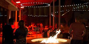 Property grounds - Cozy 1-Bed with Gated Backyard, Near KU Med 22 (Kansas City)