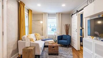 Een televisie en een kantoor