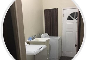 Combined shower/tub, towels, toilet paper