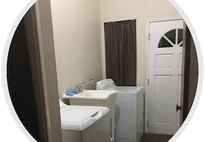 Combined shower/tub, towels, toilet paper