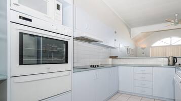 Microwave, dishwasher