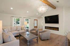 تلفزيون ذكي، مدفأة، تنس طاولة، طابعة