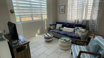 Una Smart TV, un reproductor estéreo, una impresora