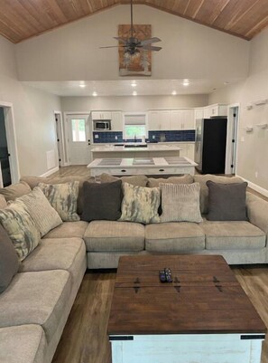 TV connectée, lecteur de DVD, écrans d'ordinateur