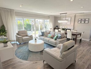 TV, videospill, bøker og kontorer