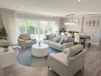 Near Disneyland, 6BR, 4BA Pool/Hut Tub, 3300 sqft