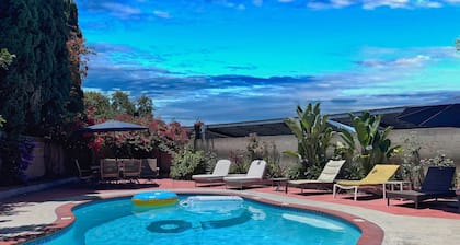 Near Disneyland, 6BR, 4BA Pool/Hut Tub, 3300 sqft