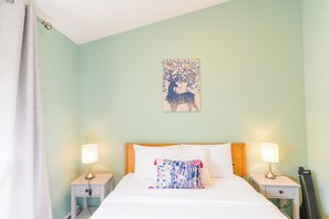 2 bedrooms, iron/ironing board, free WiFi, bed sheets