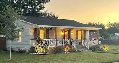 Walk to the River or Downtown. One block from Cameron Park. 1 Mile to Silos!
