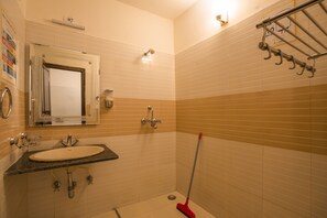 Buồng tắm vòi sen, khăn tắm 