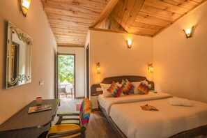 Deluxe Double Private Room With Ensuite Bathroom | Free WiFi, bed sheets