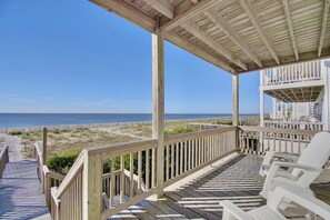 Property grounds - "Catch A Wave" - Oceanfront Home, 4 Bedrooms / 4.5 Bathrooms (Holden Beach)
