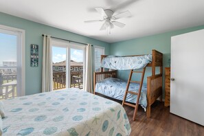 3 bedrooms, free WiFi - "Suncatcher" - Pet Friendly, 3 Bedroom, 2 Bath Duplex (Holden Beach)