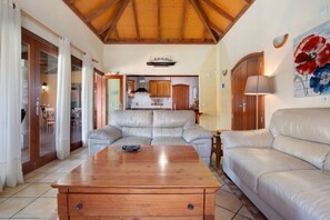 TV - Vacation Villa 'Villa Brisamar19' with Mountain View, Private Pool and Wi-Fi (Corralejo)