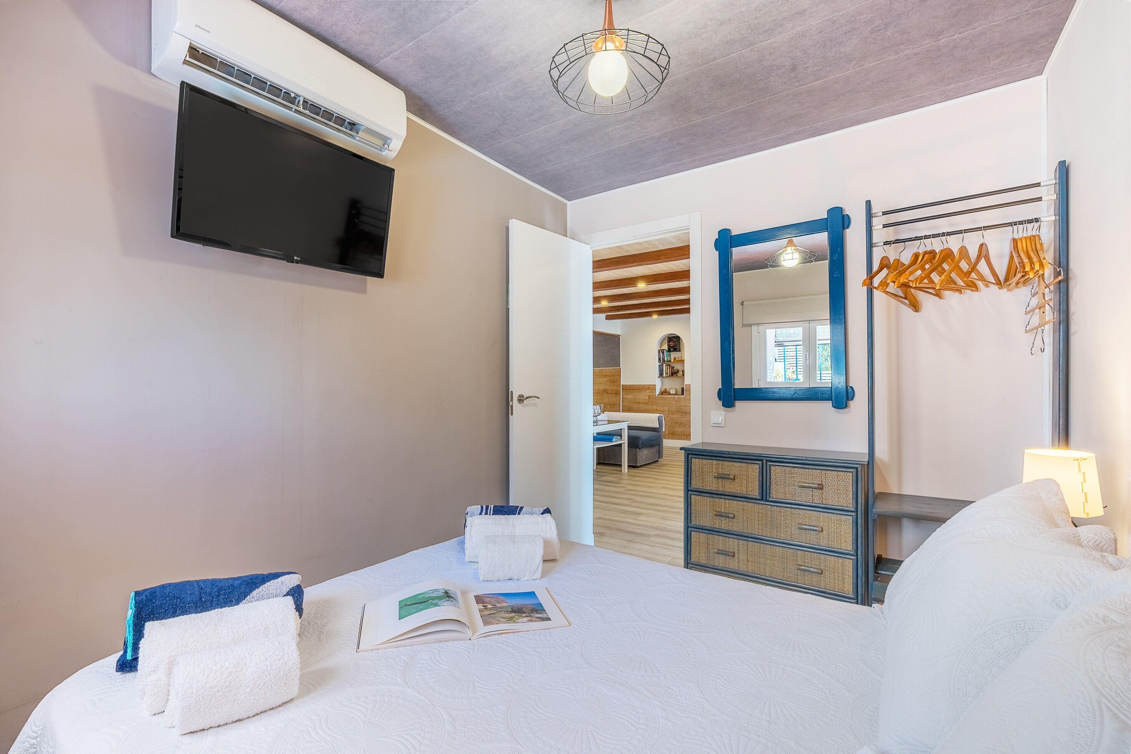 2 bedrooms, iron/ironing board, free WiFi, bed sheets