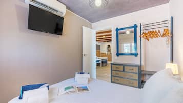 2 bedrooms, iron/ironing board, free WiFi, bed sheets