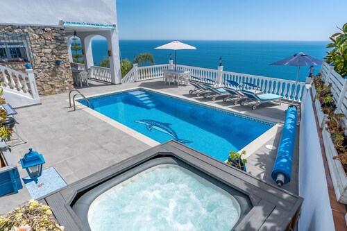 Villa "Buganvilla" with Sea Views, Pool, Hot Tub, Terraces and Garden