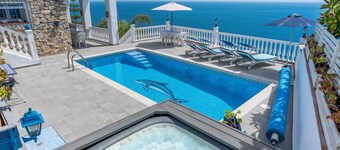 Villa "Buganvilla" with Sea Views, Pool, Hot Tub, Terraces and Garden