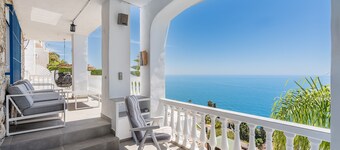 Villa "Buganvilla" with Sea Views, Pool, Hot Tub, Terraces and Garden