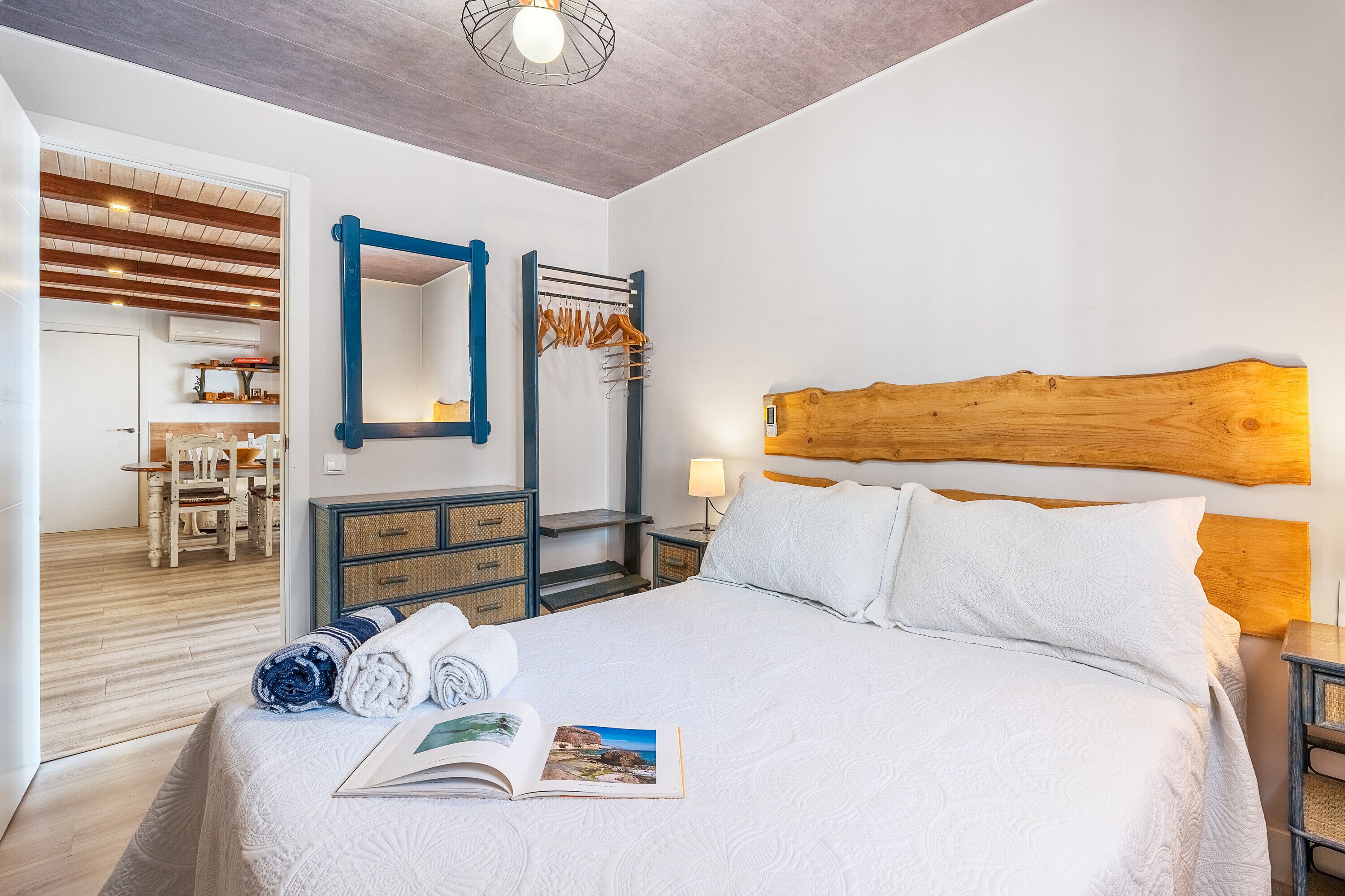 2 chambres, fer et planche à repasser, Wi-Fi gratuit, draps fournis