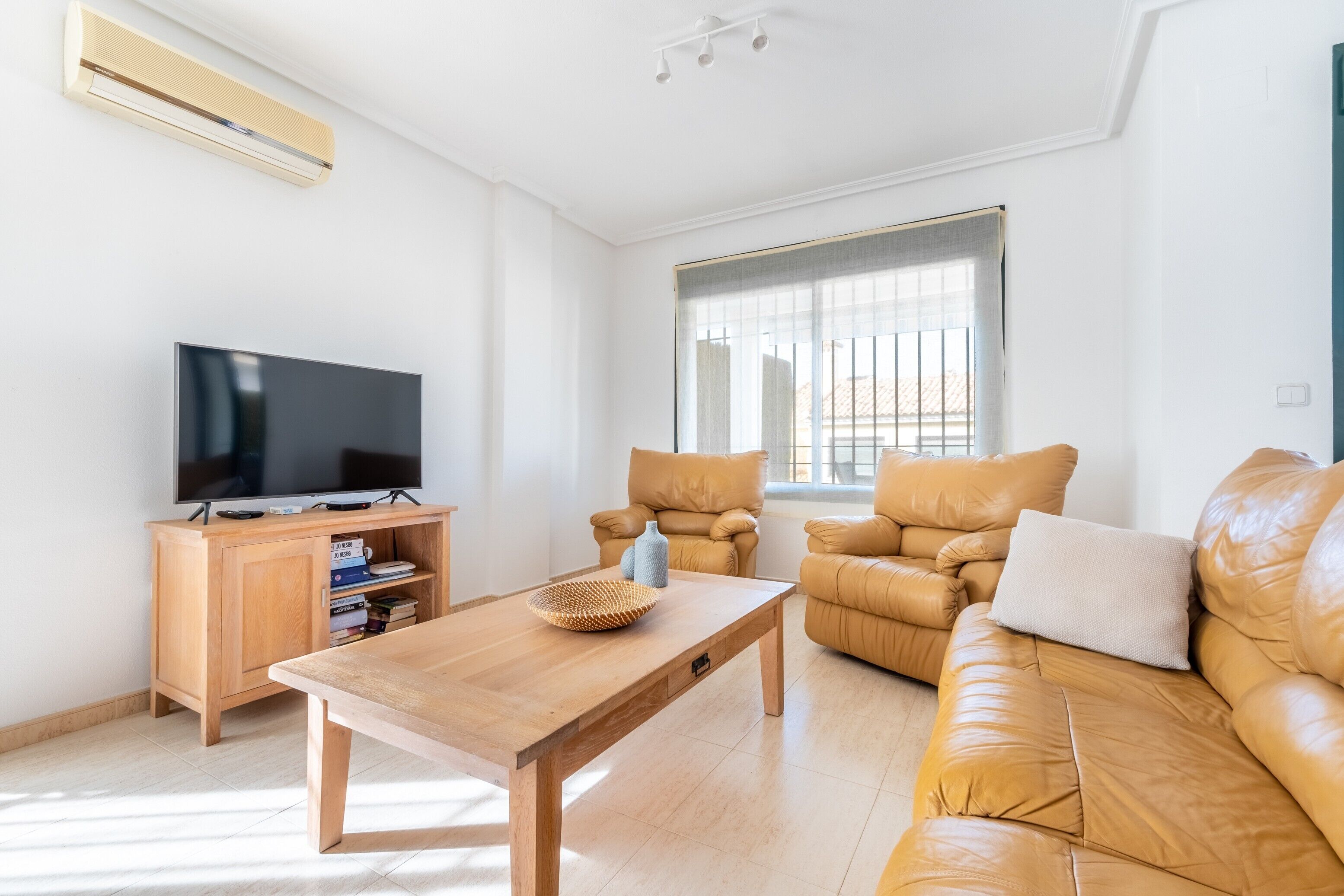 Televisión, reproductor de DVD y estéreo 