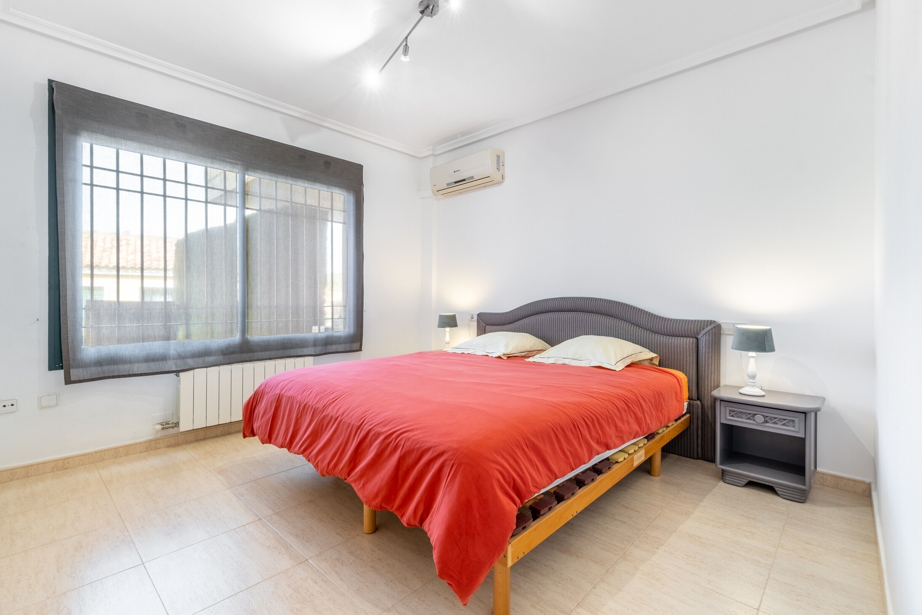 2 slaapkamers, een strijkplank/strijkijzer, gratis wifi, beddengoed