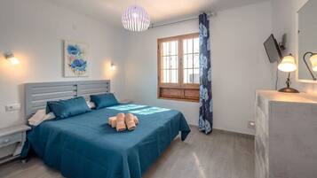 2 makuuhuonetta, silitysrauta/-lauta, ilmainen Wi-Fi, vuodevaatteet