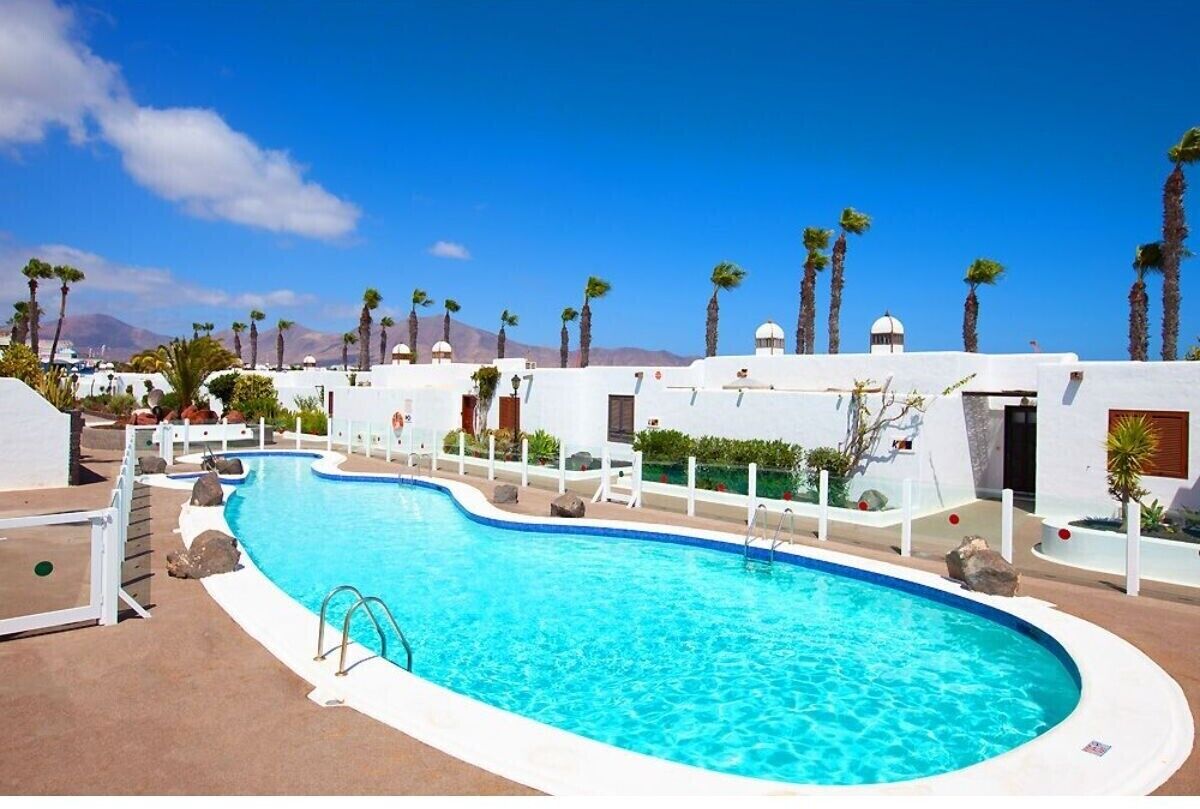 Lämmitetty uima-allas