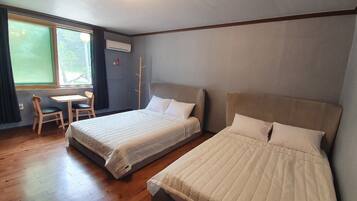 Suite Twin | Blackout drapes, iron/ironing board, free WiFi