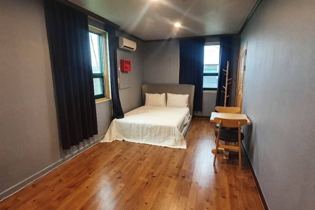 Suite Double 3 | Tirai kedap cahaya, setrika/meja setrika, dan Wi-Fi gratis