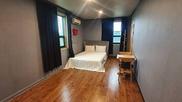 Suite Double 3 | Blackout drapes, iron/ironing board, free WiFi