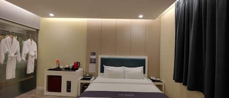 Room (8py, Couple) | Free WiFi, bed sheets