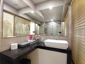 Zimmer (8py, Couple) | Badezimmer