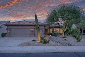 Exterior - Pool & Golf Cart: Sun City Grand Home! (Surprise)