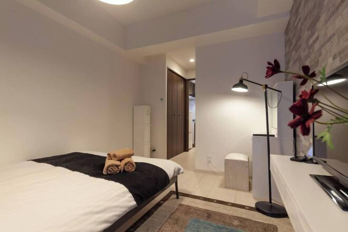 1 habitación, tabla de planchar con plancha y wifi gratis 