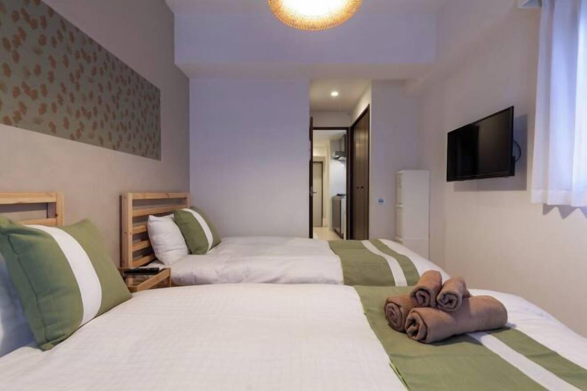 1 habitación, tabla de planchar con plancha y wifi gratis 