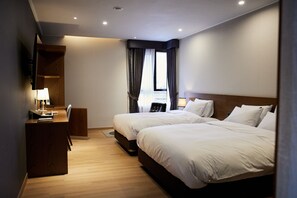 Corner Suite | In-room safe, blackout drapes, soundproofing, iron/ironing board - Hotel The Star (Yeonggwang)