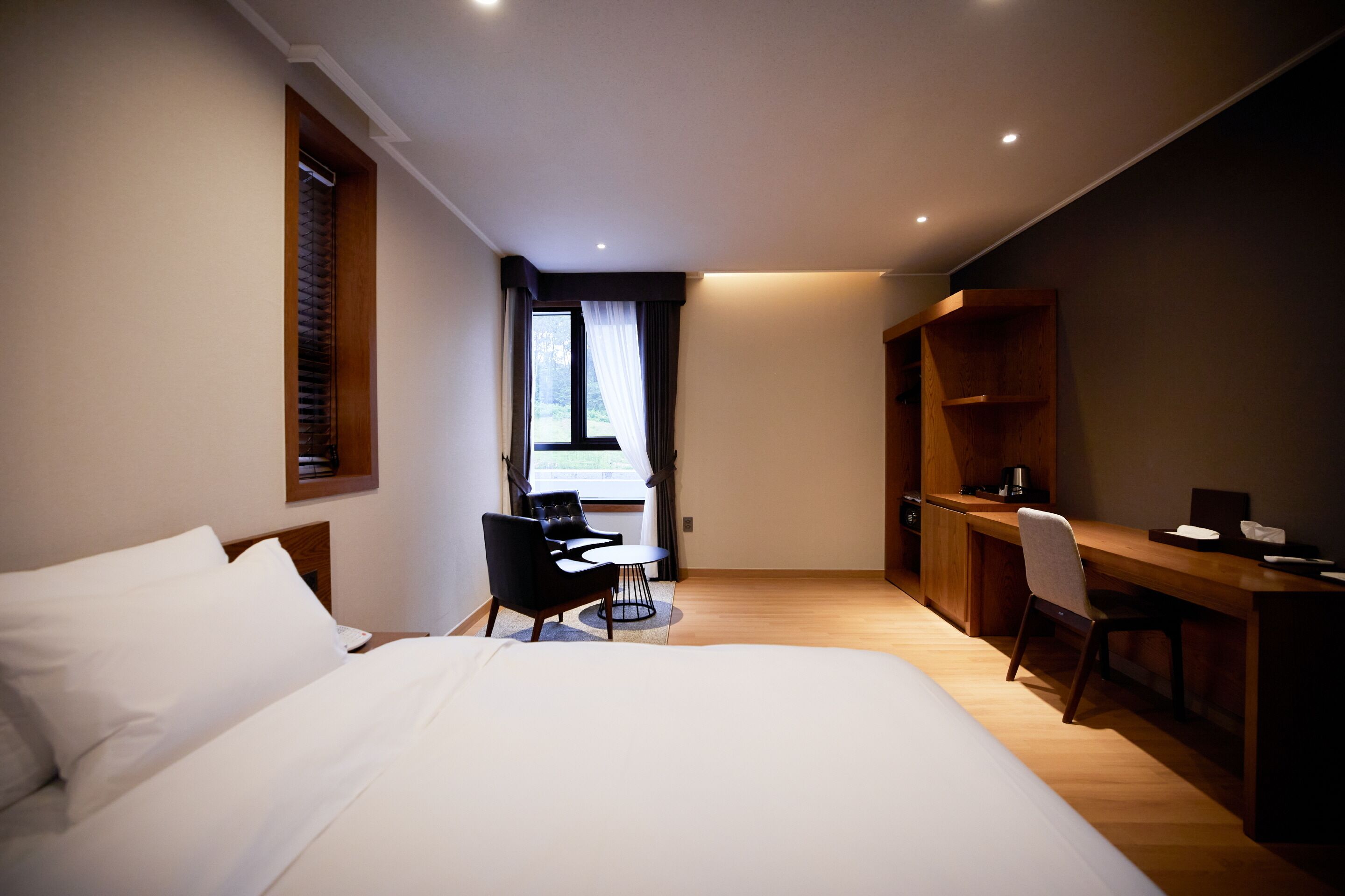 premium deluxe room | 1 bedroom, in-room safe, blackout curtains, soundproofing