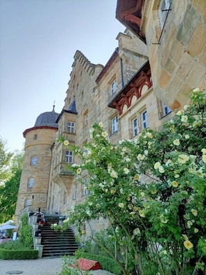 Front of property - Gutsverwaltung Schloss Eyrichshof (Ebern)