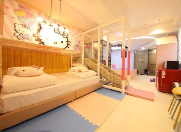 Kids B Class - Kitty | Individually decorated, individually furnished, free WiFi, bed sheets