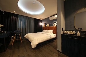 Individually decorated, individually furnished, free WiFi, bed sheets - Almond Kids Hotel (Gimhae)