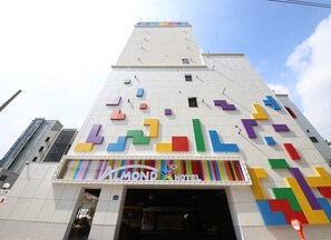 Front of property - Almond Kids Hotel (Gimhae)