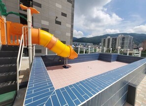 Outdoor pool - Almond Kids Hotel (Gimhae)