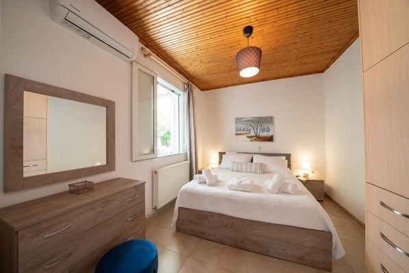 4 bedrooms, iron/ironing board, free WiFi