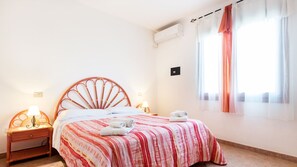 2 bedrooms, iron/ironing board - Casa Aurora, 2 bedrooms apartment for rent, Pula, Sardinia, Italy (Pula)