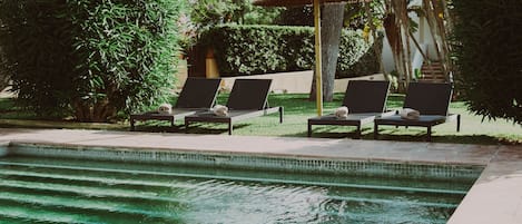 Seasonal outdoor pool, lifeguards on site