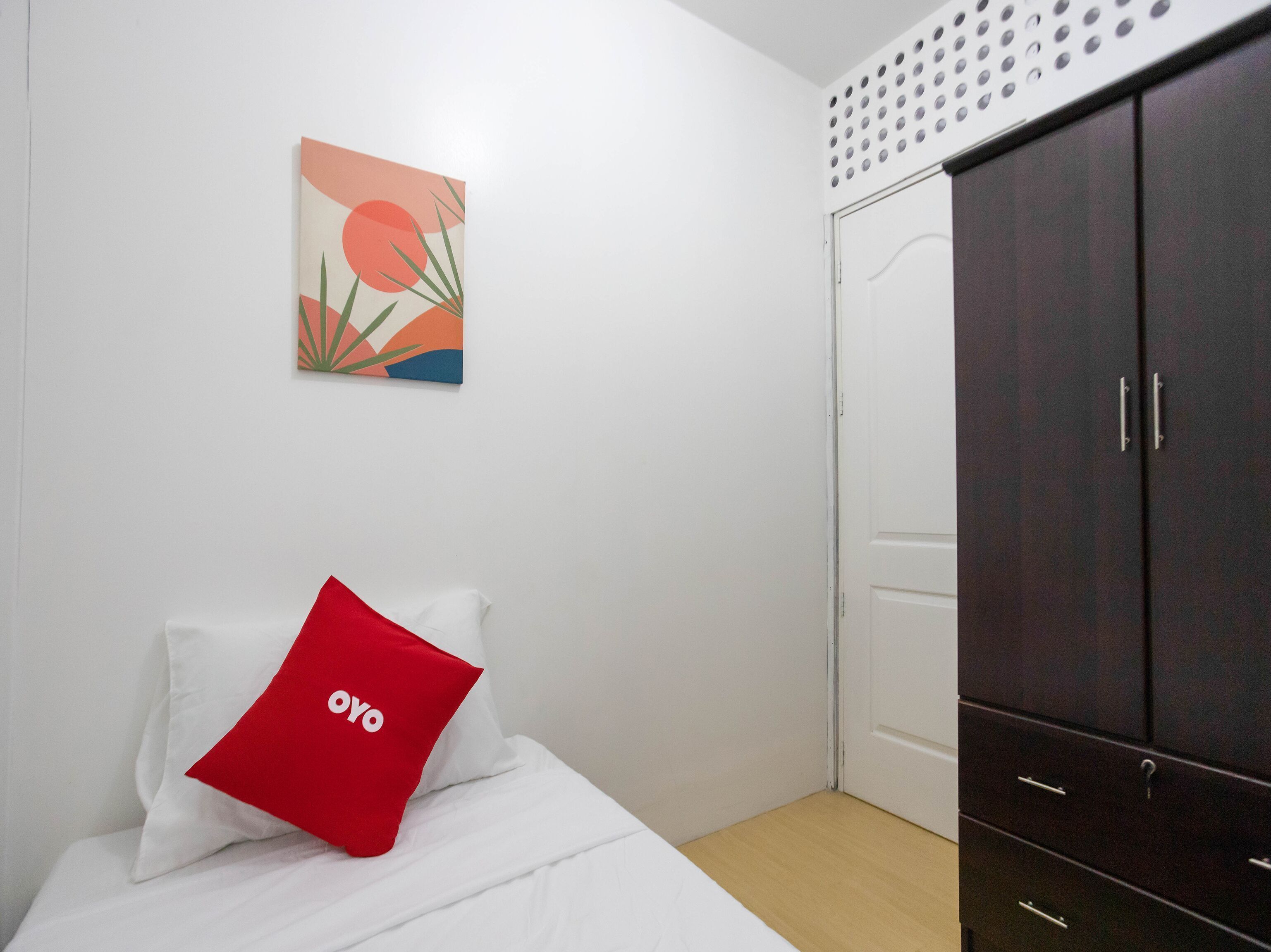 Free WiFi, bed sheets