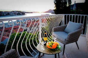Studio (Modern Studio with Balcony BR2) | Balcony