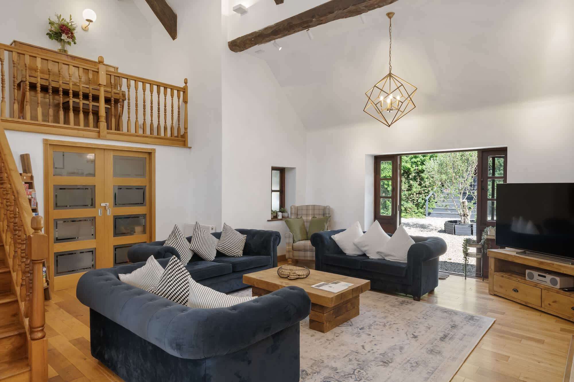 Télévision, cheminée, jeux vidéo, baby-foot