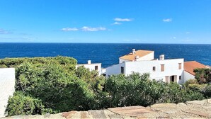 A coastal view with white buildings and a clear blue sky. - Mediterranean F4 Villa with Direct Cove Access and Parking (Banyuls-sur-Mer)